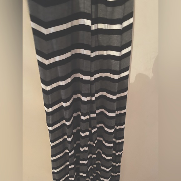 Calvin Klein Maxi Dress. - Picture 8 of 9